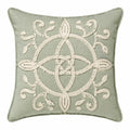 Cojín decorativo cuadrado 45 cm de tejido verde salvia con bordado en relieve estilo clásico