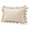 Cojín decorativo rectangular 50 x 30 cm beige con volante de tejido satinado